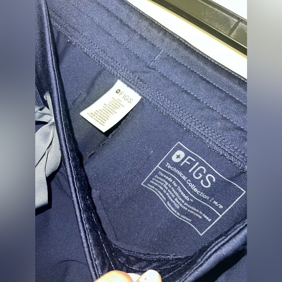 FIGS “Navy Blue” Zamora Jogger Scrub Pants Size Medium Petite - Picture 6 of 6